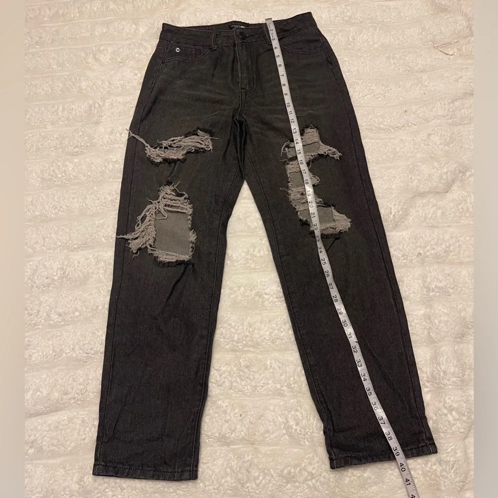 Fashion Nova Black Distressed Straight Leg 🌷Jeans
